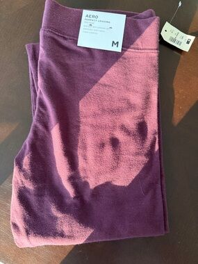 American Eagle Perfect Legging midrise Plum (size M)